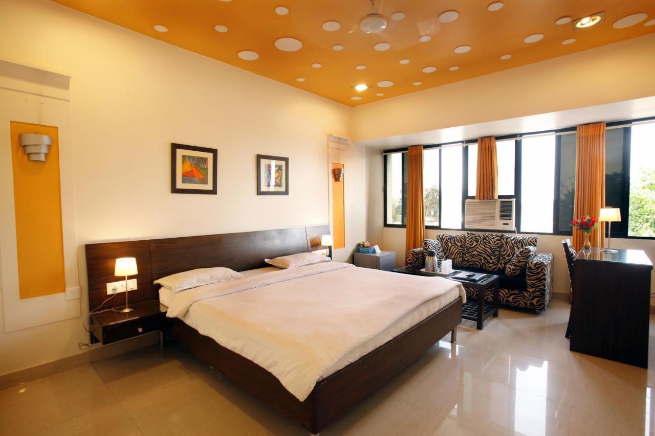 Shivoy Hotel Горакпур Екстериор снимка