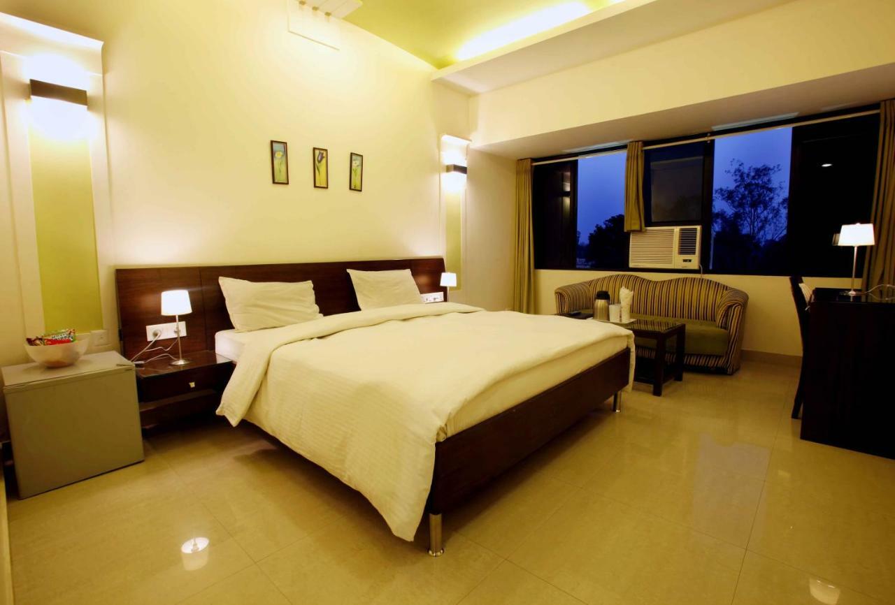 Shivoy Hotel Горакпур Екстериор снимка